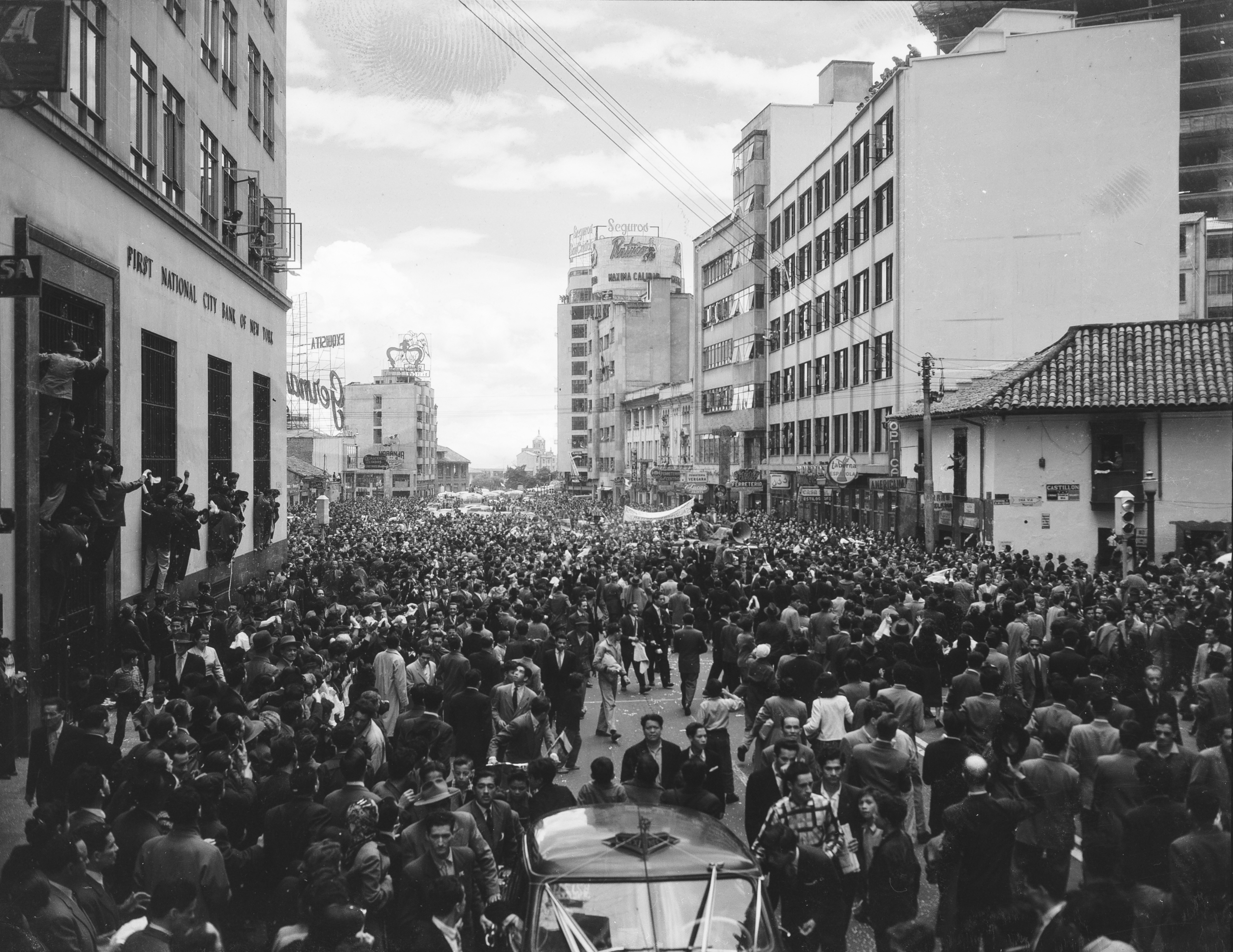 Multitud en la Jiménez, 1967